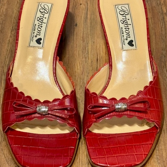 Brighton Tony Red Bow Heels Slides Sandals 6.5M EXCELLENT - Picture 2 of 7